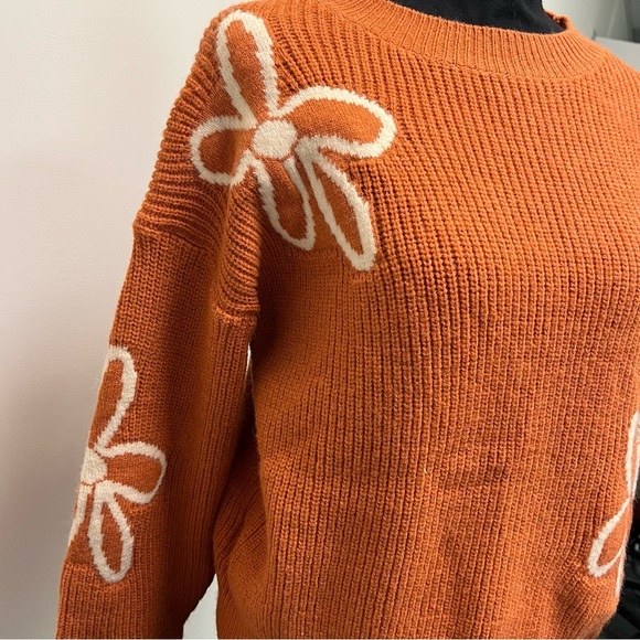 Beautiful Floral Knit Sweater - Size M (Excellent Condition) - Picture 3 of 6